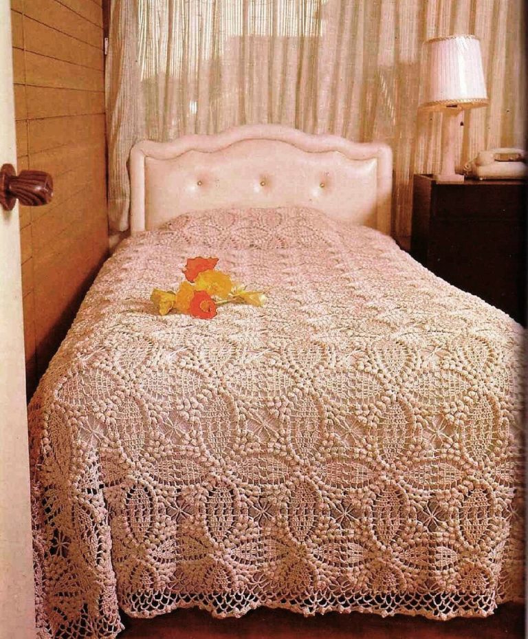 مفارش سرير بالكروشي للعرائس